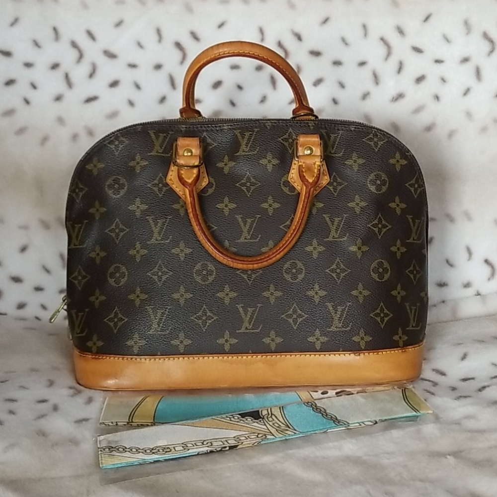 Louis Vuitton Alma in Monogram canvas